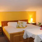 Pensión Haus Tirolerland 3*
