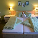 Haus Tirolerland Pensión 3*